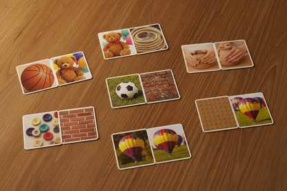 Jogo de Memória de Texturas Vida Quotidiana — lifestyle pares de cartas na mesa de madeira