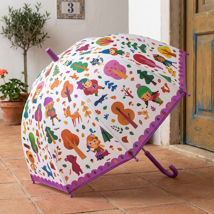  guarda-chuva infantil Djeco Floresta, com cobertura opaca e detalhes roxos, aberto junto à entrada de casa.